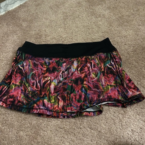 Lululemon skirt. Size 10. Skirt no longer sold on website. - Picture 1 of 3